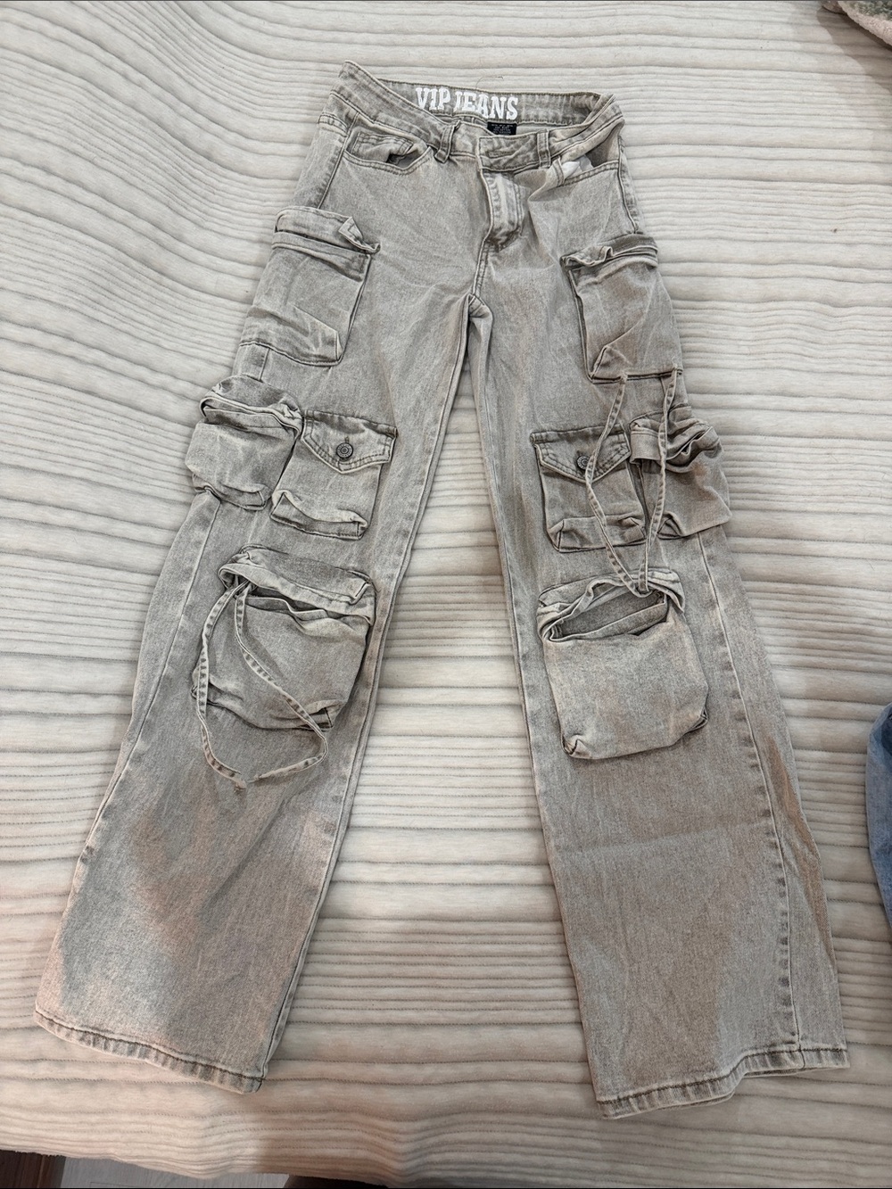 VIP Wide-Leg Cargo Jeans in Washed Gray